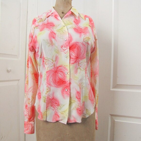 Lasso Tops - Vintage 70s Lasso Shirt Size 36 Pink Crepe Floral Pearlized Snap Front Western